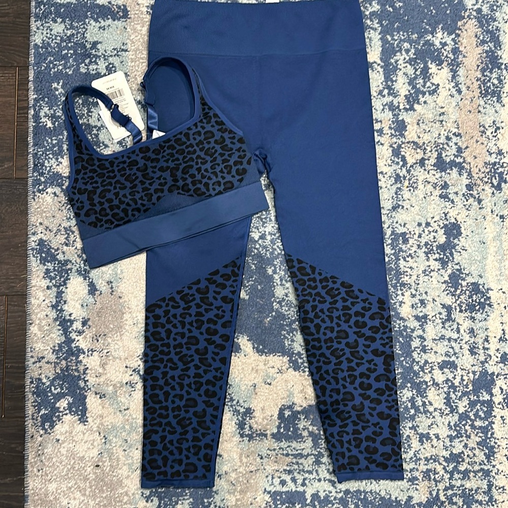BRAND NEW. Fabletics workout set
